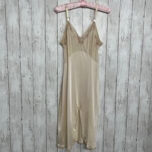 Shadow Line Vintage Lace Tan Adjustable Front Slit Classic Sexy Full Slip 32